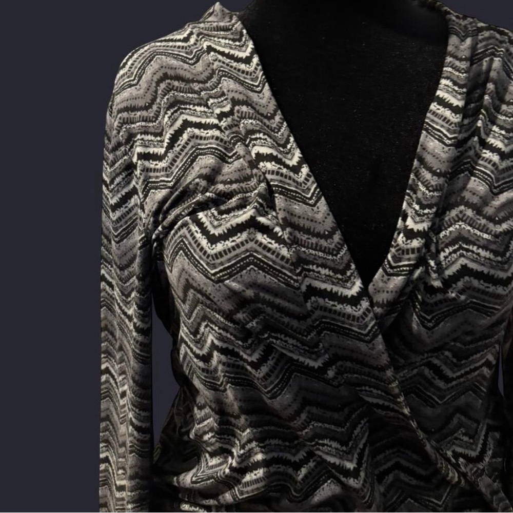 Chevron Patterned Wrap Top - Picture 3 of 3